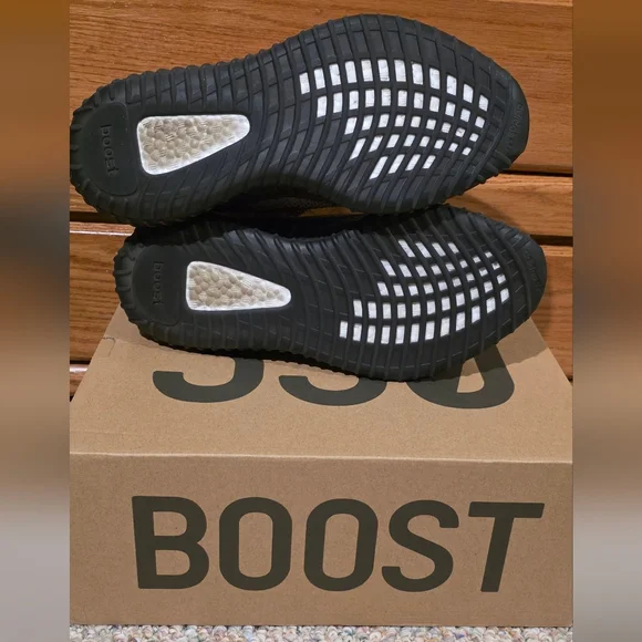 Adidas Yeezy Boost 350 V2 Carbon Beluga HQ7045 Size 10 Mens/ 11 Womens - Picture 3 of 5